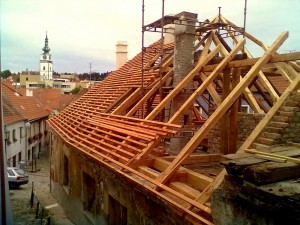 2. Rekonstrukce historické střechy v Třebíči chráněné UNESCO_Starwork 